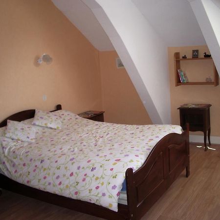 Bed and Breakfast Les Glycines à Plaimpied-Givaudins Extérieur photo